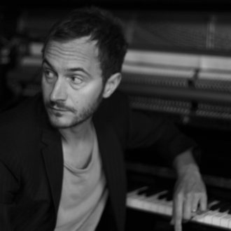 Bild zu:Tom Smith - There Is Nothing In The Dark That Isn’t There In The Light