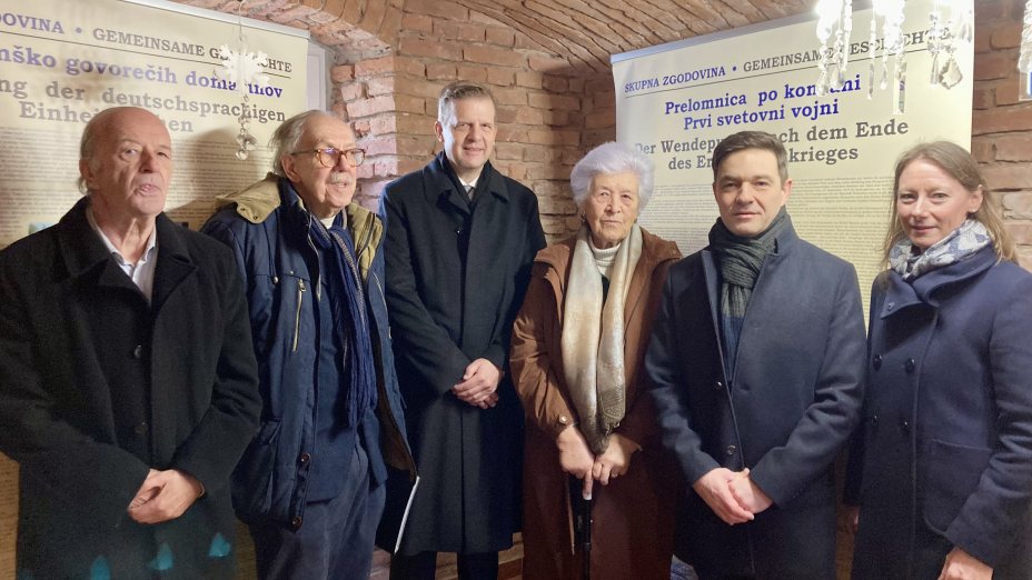 80 let od nasilnega izgona nemško govorečih prebivalcev Apaškega polja I 80 Jahre nach der gewaltsamen Vertreibung der deutschsprachigen Bevölkerung aus dem Abstaller Feld