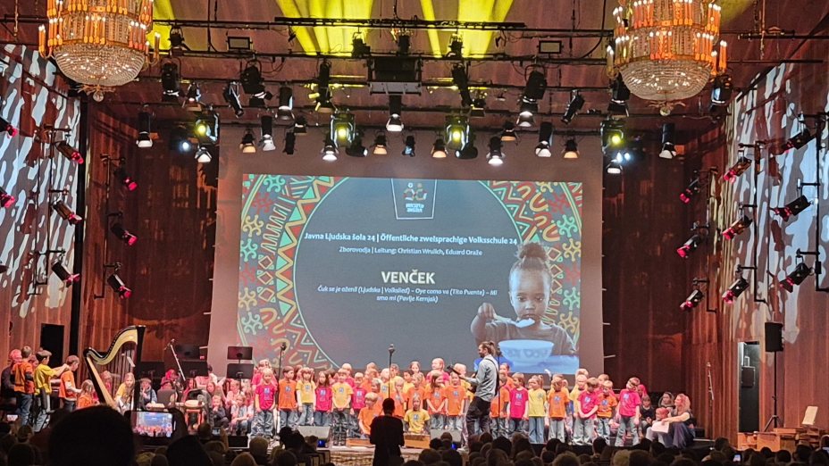 21. Naša pesem za Angolo 