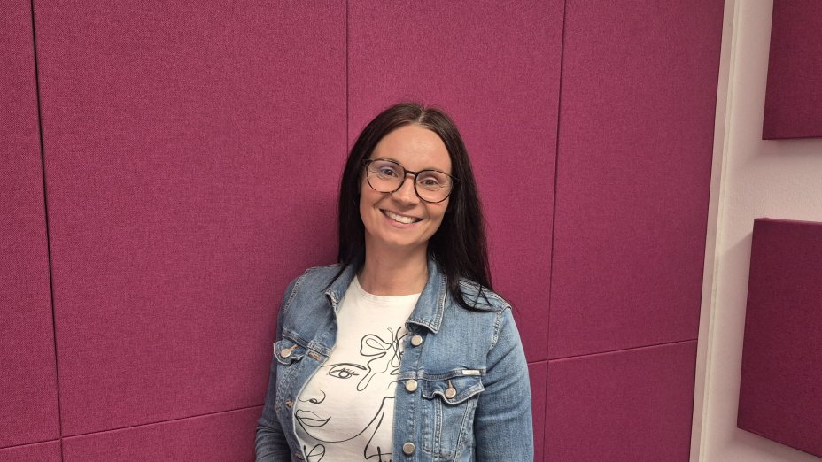 Nova energija v Mohorjevi knjigarni - portret Iris Spitzer