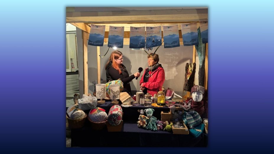 Studentin Ajla im Interview-Modus (c) Nika Skudnik