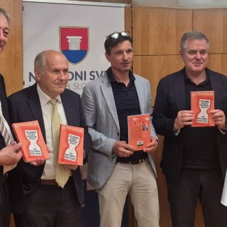 Bild zu:50 Jahre Volksgruppengesetz - und noch immer keine Lösung