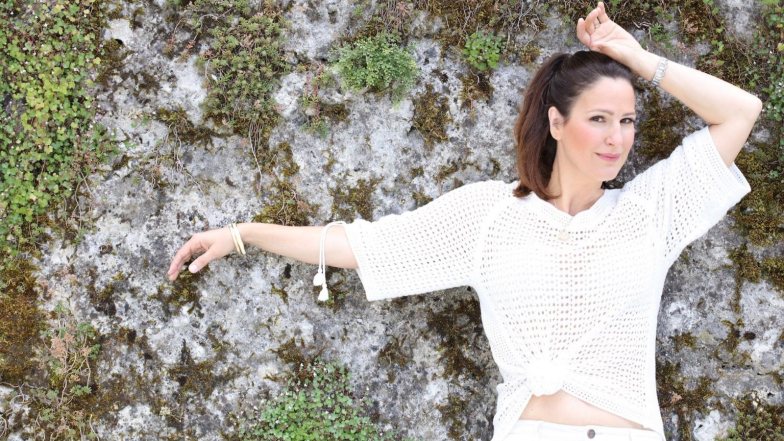 Bild zu: Manca Izmajlova: »Pojdiva na goro« – pesem, ki povezuje srce, naravo in življenje