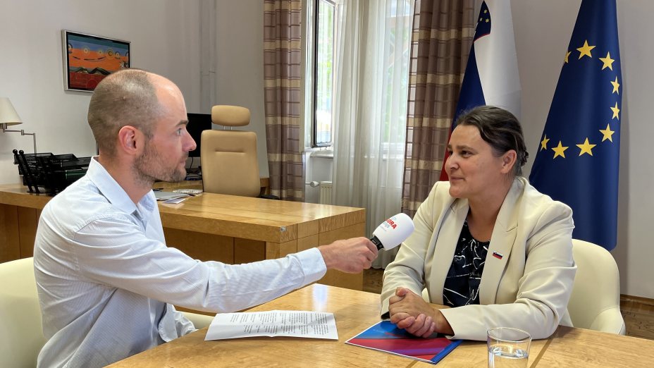 Ministrica Suzana Lep Šimenko v pogovoru za radio AGORA