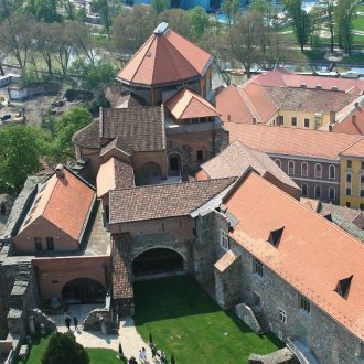 Bild zu:Az esztergomi köfaragó I Der Steinmetz aus Esztergom