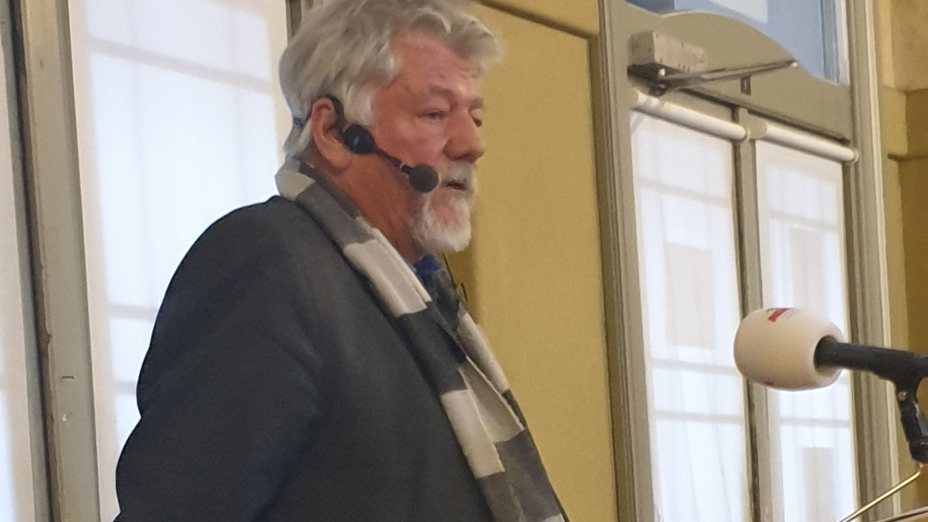 Klaus Ottomeyer - Premik družbe k desnemu delu političnega spektra in socialnopsihološki vzroki zanj I Klaus Ottomeyer - über den Rechtsruck und die sozialpsychologischen Mechanismen dahinter 