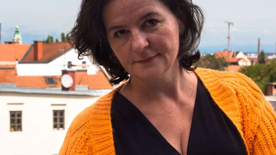 Simona Klemenčič o besedah, jezikih in romanu Hiša brez ogledal