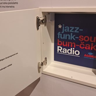 Bild zu:100 let radia na Koroškem – odprtje razstave