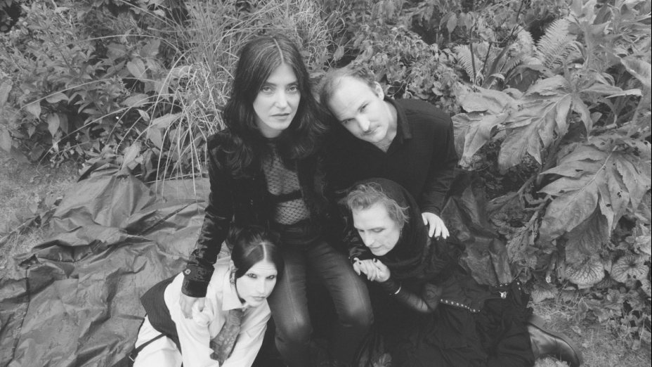Sharon Van Etten & The Attachment Theory      © Susu Laroche
