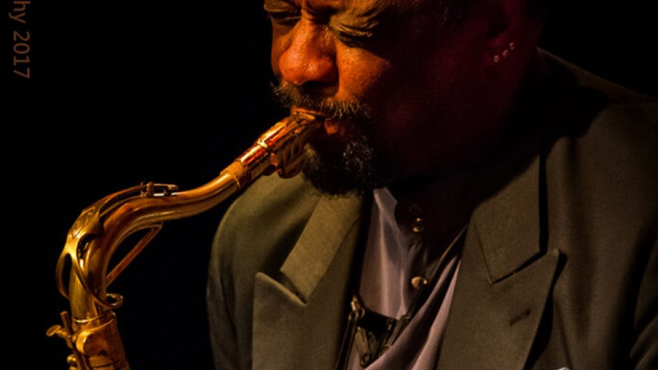 Ein US- amerikanischer Saxofon Star kommt am Samstag nach Villach: CHICO FREEMAN!
