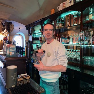 Bild zu:Pubs, Pints and Paperwork - The Story of Julian Mullen