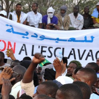 In Mauretanien wehren sich schwarzafrikanische Sklaven gegen ihre "maurischen" Herren, in Nigeria die christlichen Ibos gegen die muslimische Mehrheitsbevölkerung, der türkische Staat schüchtert mit einem System der Angst nic