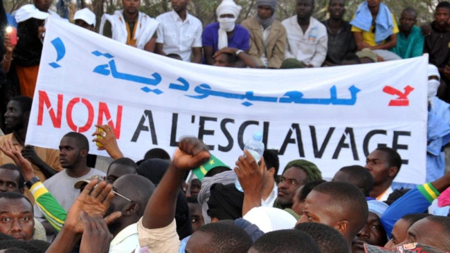 In Mauretanien wehren sich schwarzafrikanische Sklaven gegen ihre "maurischen" Herren, in Nigeria die christlichen Ibos gegen die muslimische Mehrheitsbevölkerung, der türkische Staat schüchtert mit einem System der Angst nic