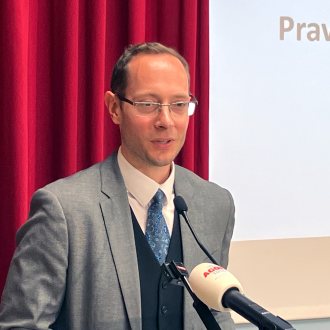 Bild zu:Pravosodje Ustavnega sodišča k členu 7 Avstrijske državne pogodbe
