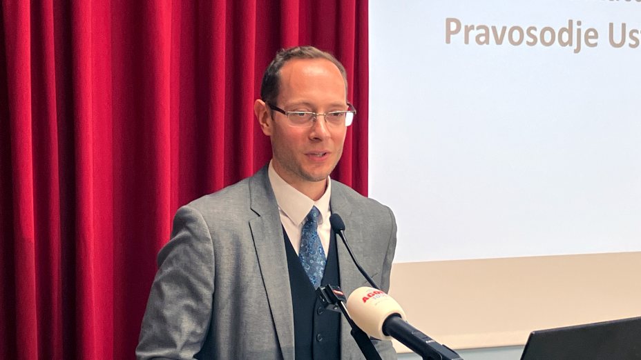 Pravosodje Ustavnega sodišča k členu 7 Avstrijske državne pogodbe