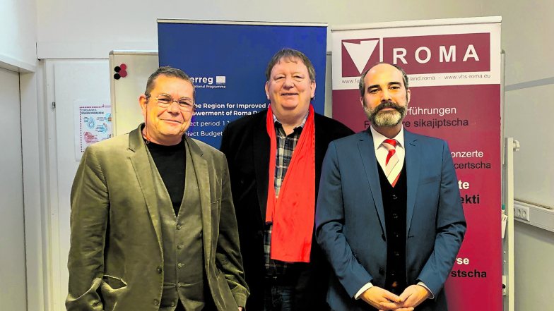 Die drei "Macher" der Roma VHS, zwei Gadsches - Nicht-Roma - Andreas Lehner sowie Horst Horvat und der hochdotierte Musiker Feri Janoska