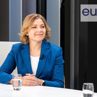 Bild zu:Vive l’Europe! #37 - Europa im Kampf gegen Desinformation: Gespräch mit Henna Virkkunen