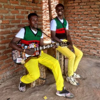 Bild zu:Madalitso Band - Ma Gitala 