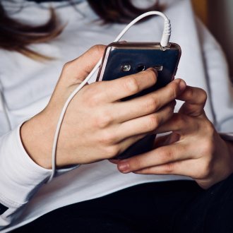 Bild zu:Digitale Kindheit. Medienkonsum und psychosoziale Gesundheit