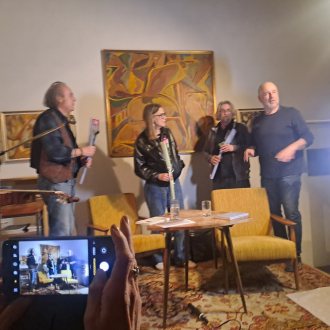 Bild zu:Poetesa, bard in upornik I Poetin, Barde und Rebell