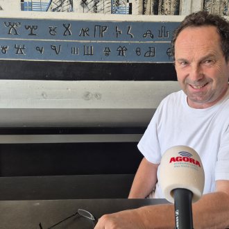 Bild zu:Haček odpira poletje med knjigami