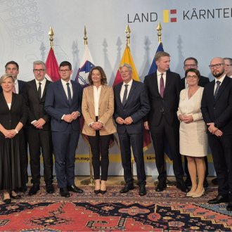 Bild zu:Plenarno zasedanje Skupnega odbora Slovenija-Koroška