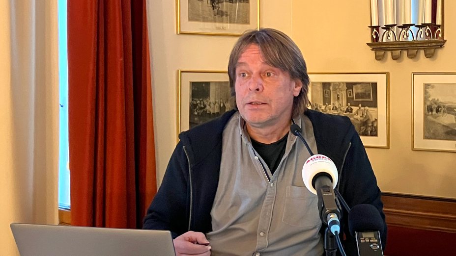 Andrej Leben - Literarna večjezičnost v prvih dveh desetletjih mladja